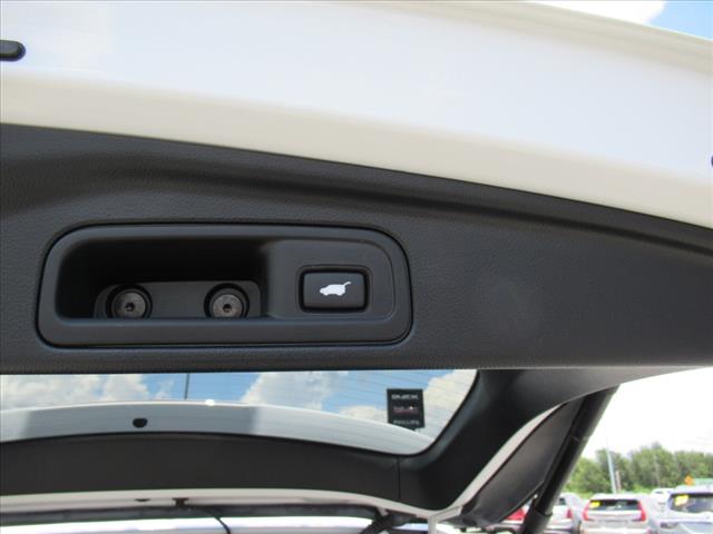 2022 Honda Pilot Touring w/Rear Captain's Chairs