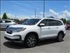 2022 Honda Pilot Touring w/Rear Captain's Chairs