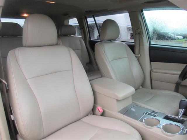 2013 Toyota Highlander SE