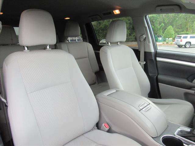 2016 Toyota Highlander LE