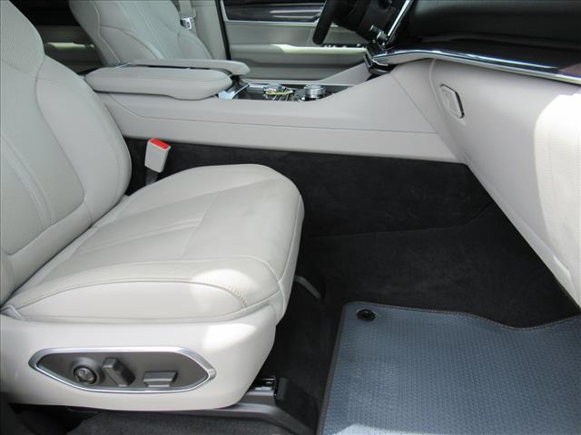 2023 Jeep Wagoneer Base