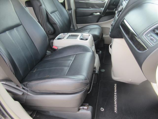 2014 Chrysler Town and Country Touring