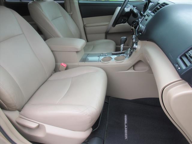 2013 Toyota Highlander SE