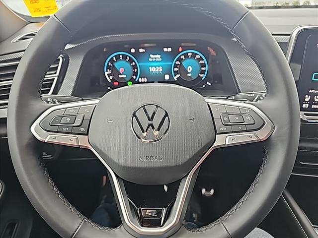 2025 Volkswagen Atlas Cross Sport SEL Premium R-Line 4Motion