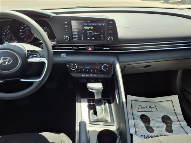 2022 Hyundai ELANTRA SEL