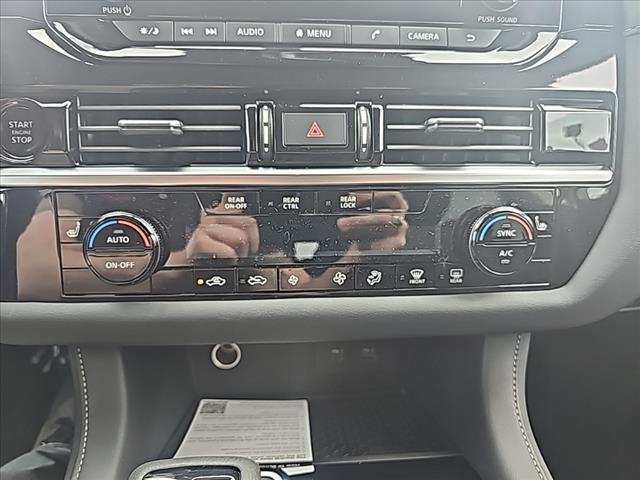 2025 Nissan Pathfinder SV
