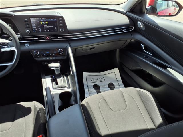 2022 Hyundai ELANTRA SEL