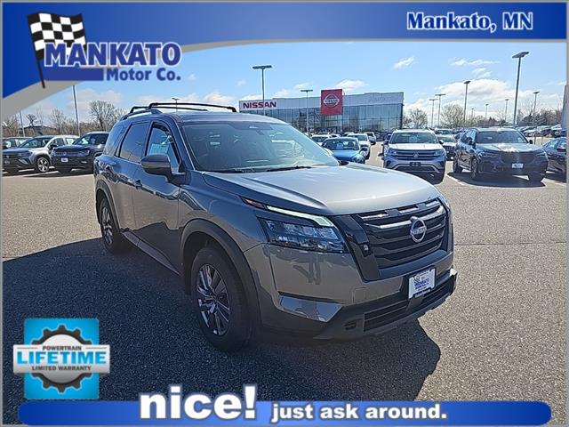 2025 Nissan Pathfinder SV