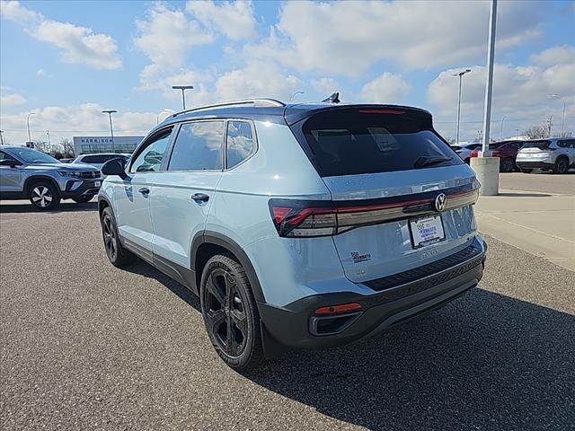 2025 Volkswagen Taos SE Black 4Motion
