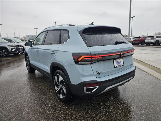 2025 Volkswagen Taos SE 4Motion