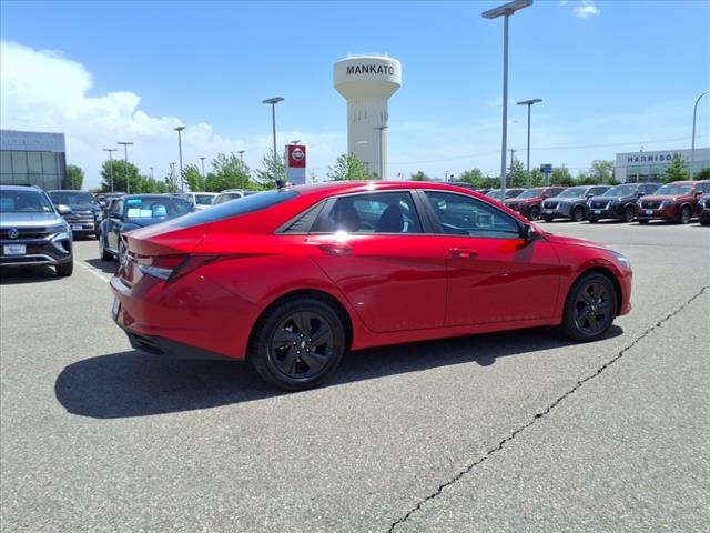 2022 Hyundai ELANTRA SEL