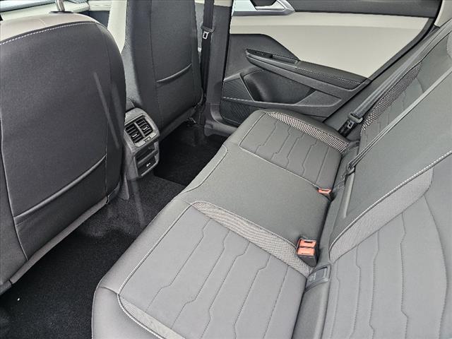 2025 Volkswagen Taos SE 4Motion