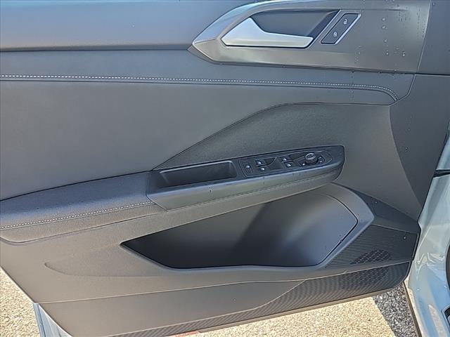 2025 Volkswagen Taos SE Black 4Motion