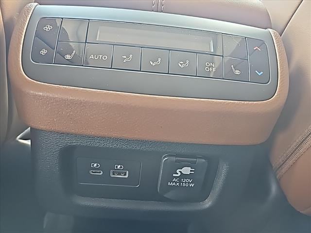 2025 Nissan Pathfinder Platinum