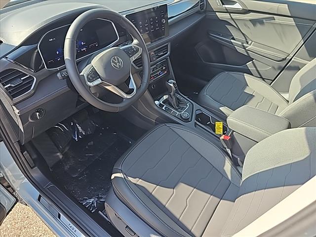 2025 Volkswagen Taos SE Black 4Motion