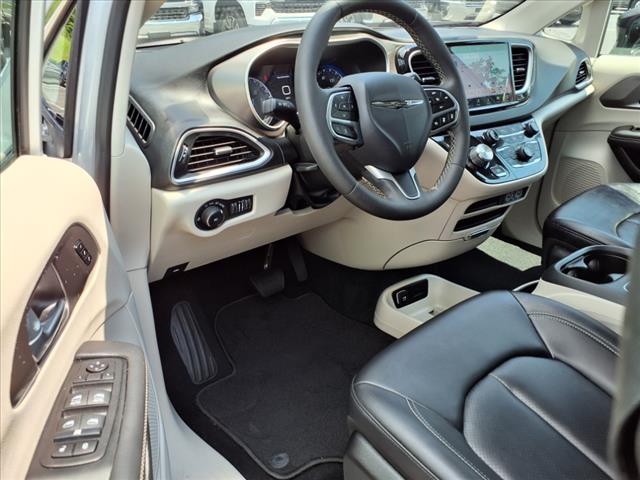 2024 Chrysler Pacifica Touring L - Photo 10