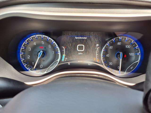 2024 Chrysler Pacifica Touring L - Photo 11