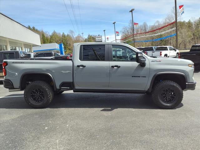 2024 Chevrolet Silverado 2500HD ZR2 - Photo 3