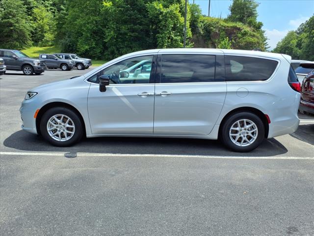 2024 Chrysler Pacifica Touring L - Photo 3