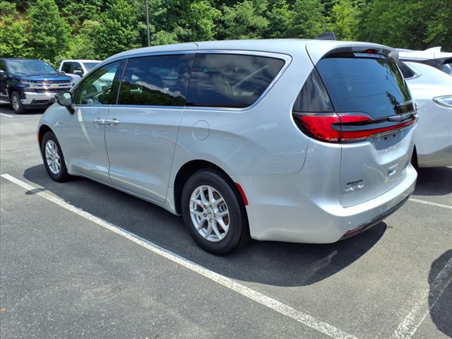 2024 Chrysler Pacifica Touring L - Photo 4