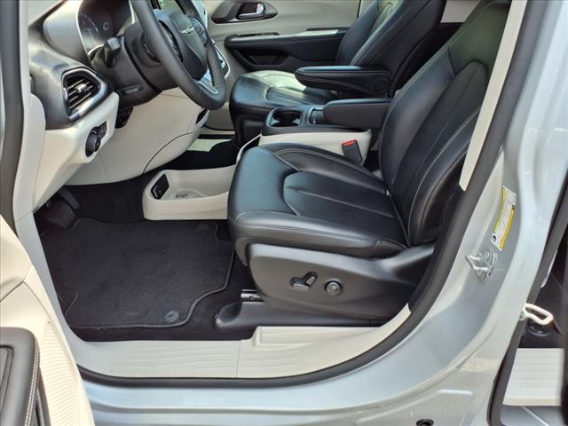 2024 Chrysler Pacifica Touring L - Photo 7
