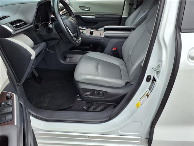 2023 Toyota Sienna  - Photo 7