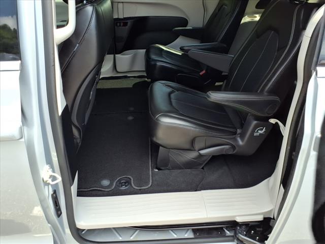 2024 Chrysler Pacifica Touring L - Photo 8