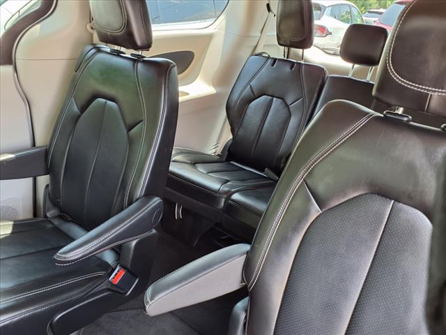 2024 Chrysler Pacifica Touring L - Photo 9