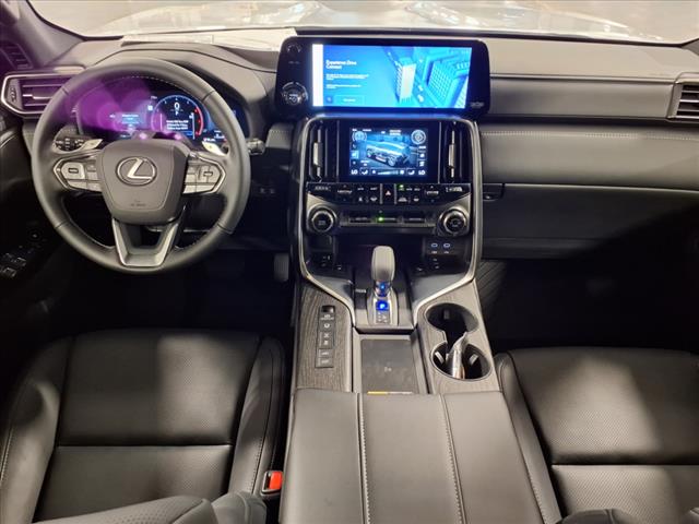 2025 Lexus LX 700h 