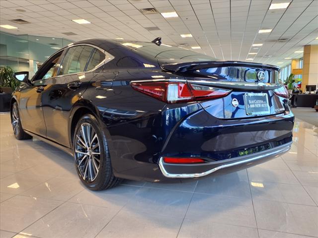 2025 Lexus ES 300h 300h