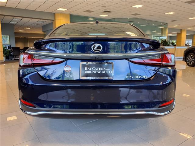 2025 Lexus ES 300h 300h