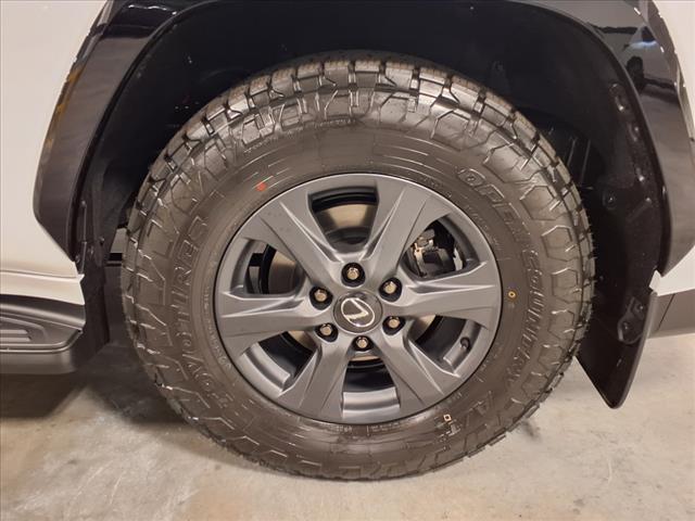 2025 Lexus LX 700h 