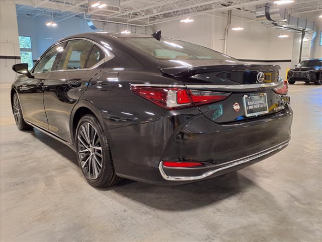2025 Lexus ES 300h 300h