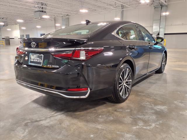 2025 Lexus ES 300h 300h