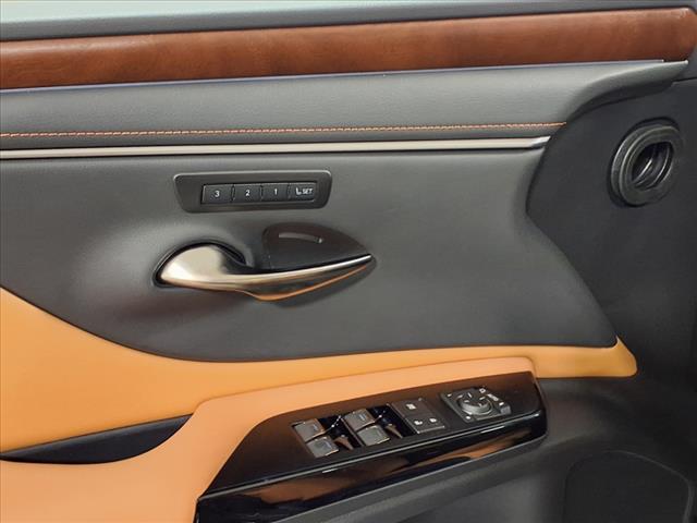 2025 Lexus ES 300h 300h