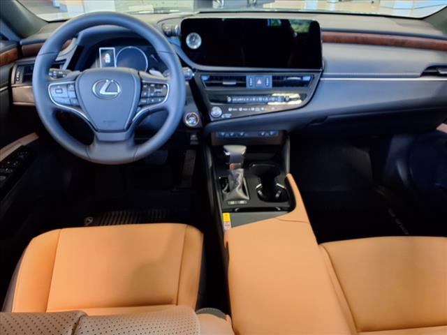 2025 Lexus ES 300h 300h