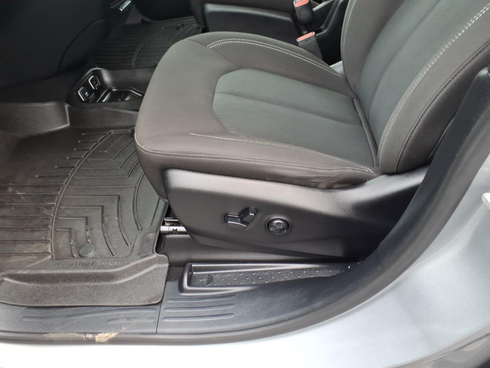 Used 2020 Silver Chrysler Touring image 10