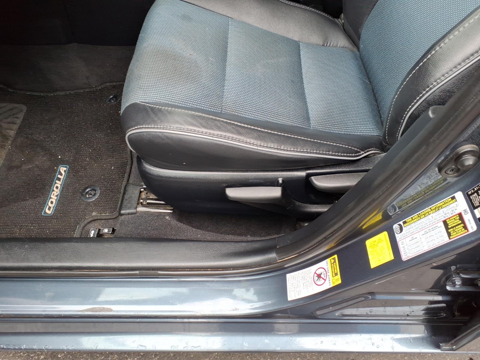 Used 2015 Gray Toyota  image 10