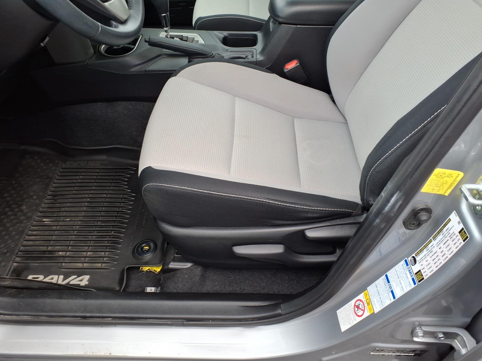 Used 2018 Silver Toyota  image 10