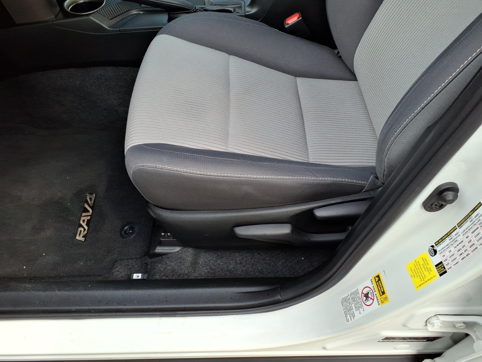 Used 2015 Super White Toyota XLE image 10