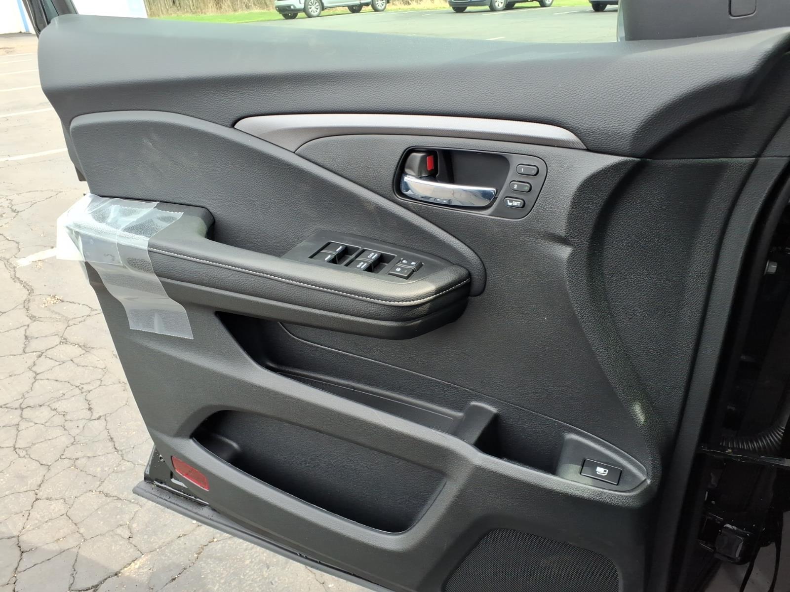 New 2026 Crystal Black Honda RTL image 10