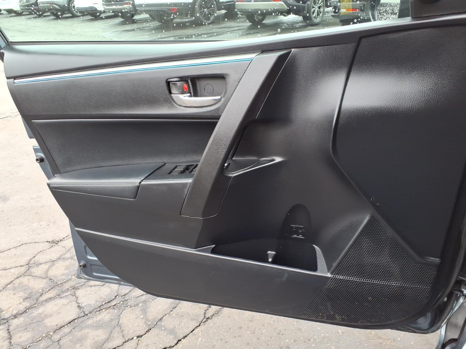 Used 2015 Gray Toyota  image 11