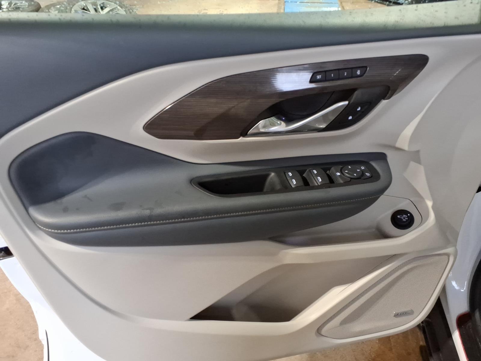 Used 2022 White GMC Denali image 11