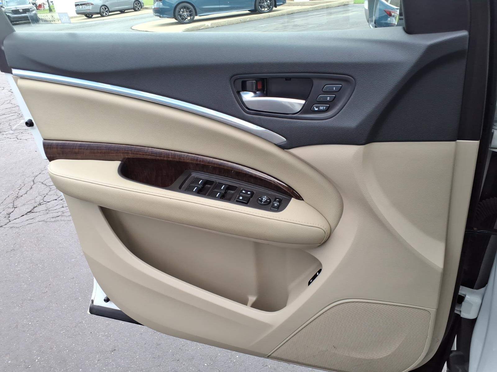 Used 2020 White Acura SH-AWD image 11