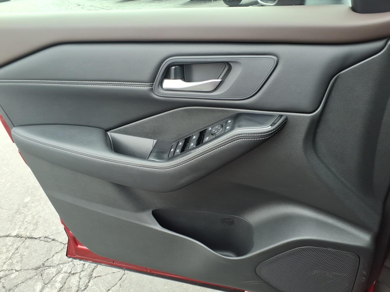 Used 2023 Scarlet Ember Nissan SV image 11