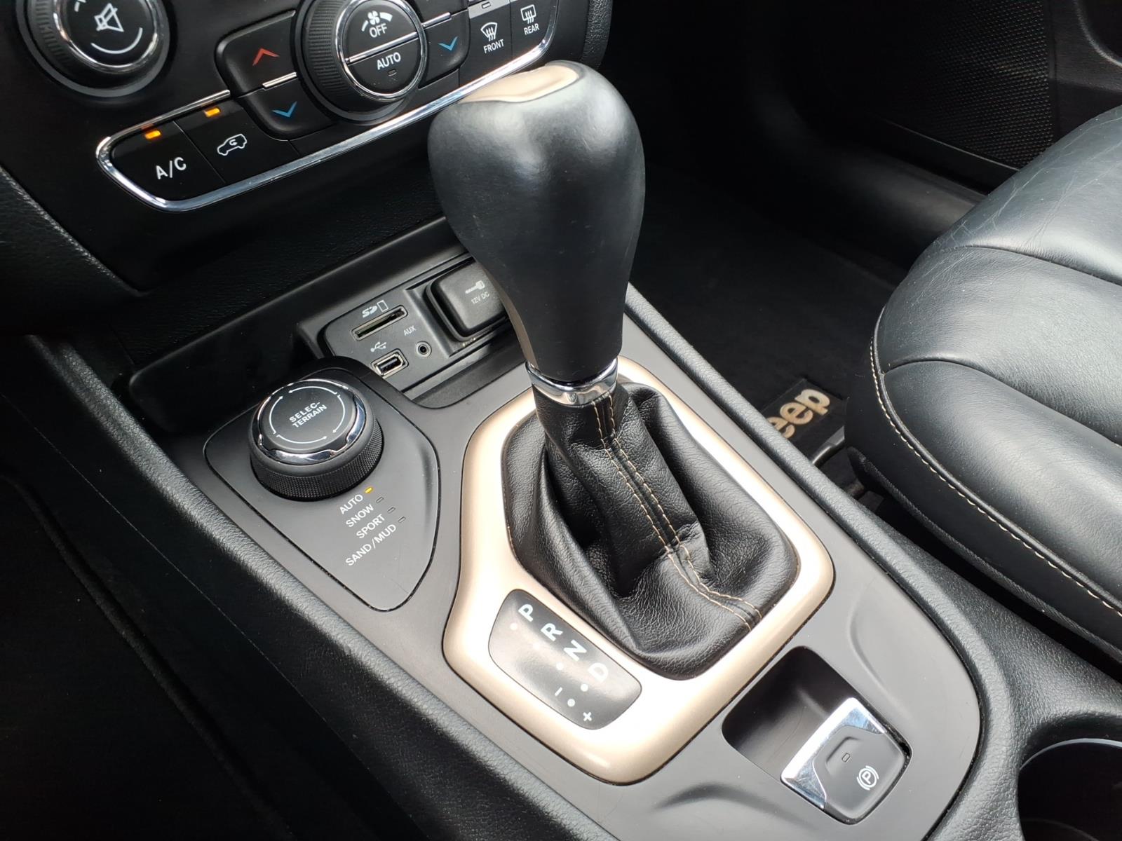 Used 2016 Silver Jeep Limited image 12