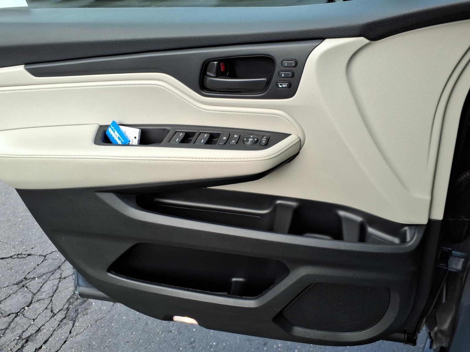 Used 2025 Smoke Blue Honda EX-L image 12