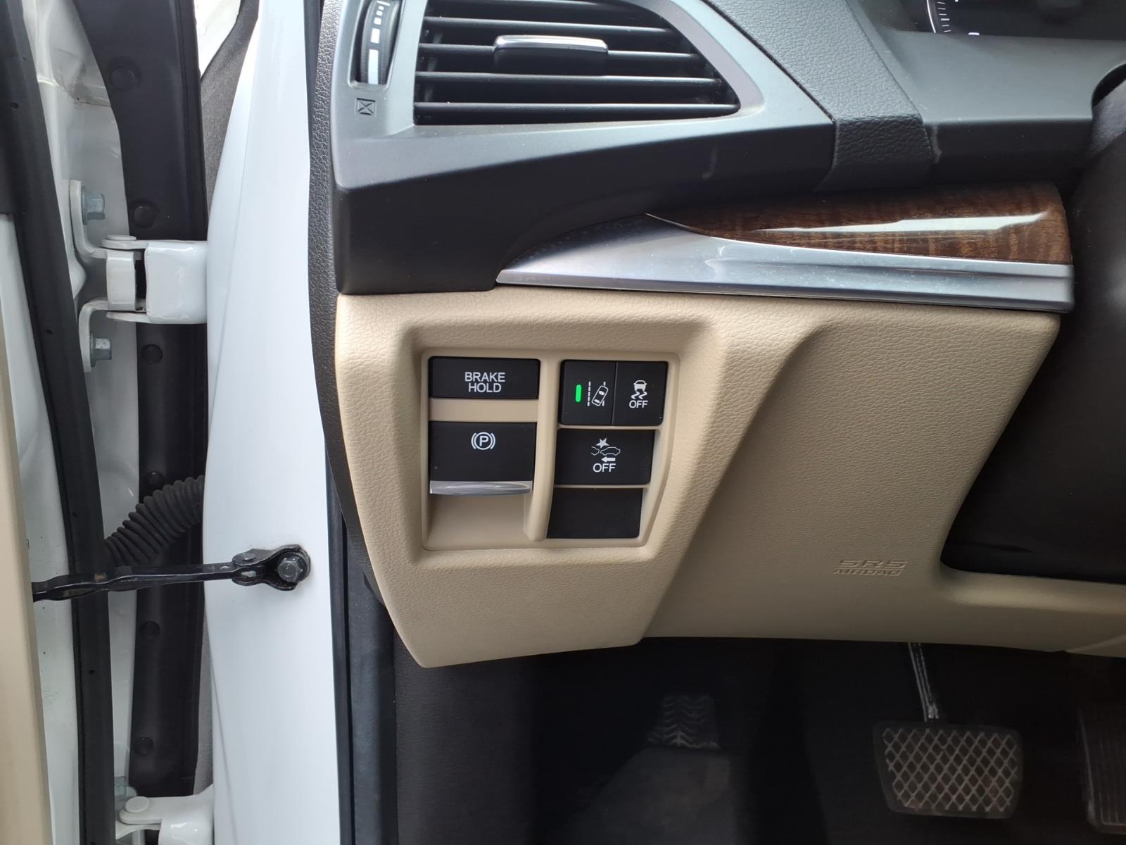 Used 2020 White Acura SH-AWD image 12