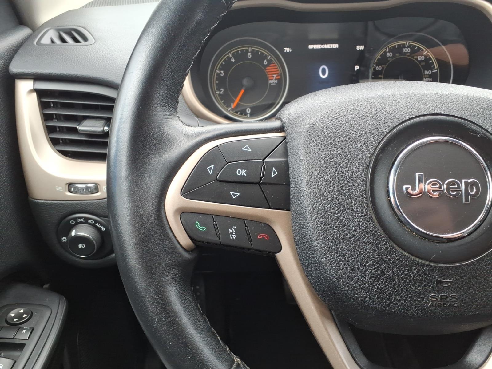 Used 2016 Silver Jeep Limited image 13