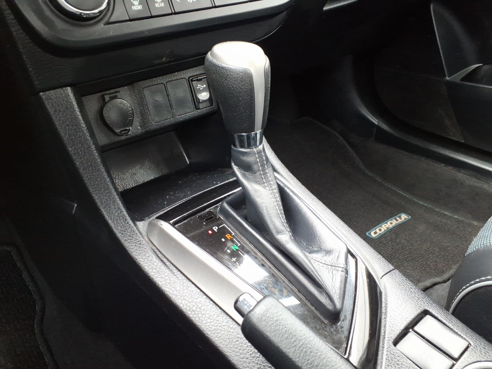 Used 2015 Gray Toyota  image 13